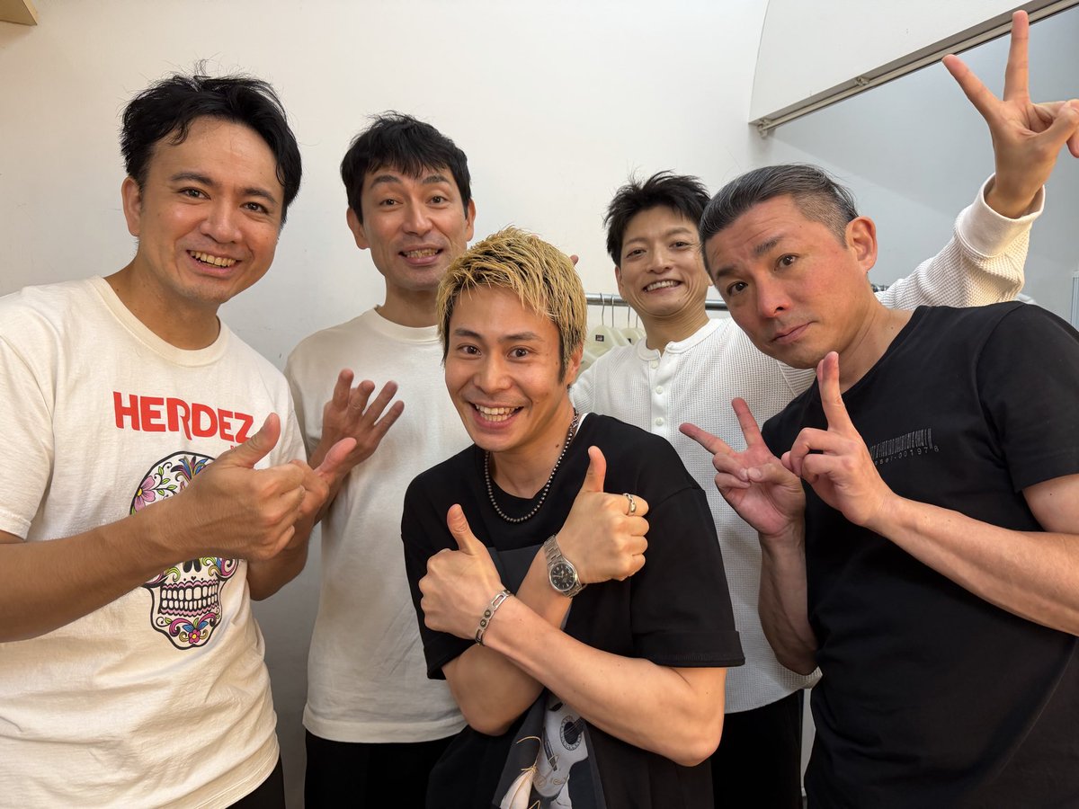 kujiraikosuke's tweet photo. #パニオン9
ゲストとしてアフタートークに出演させていただきました！
パニッシュとアンカーの皆様による、愛に溢れまくった素敵空間が広がっておりました。
パニッシュ兄さんの懐の深さとお人柄に触れまくり、私は今幸せです。

トレジャーボックス。20年程前のワタシ、ちらっと映っております。 https://t.co/UBAyp8t6Pw