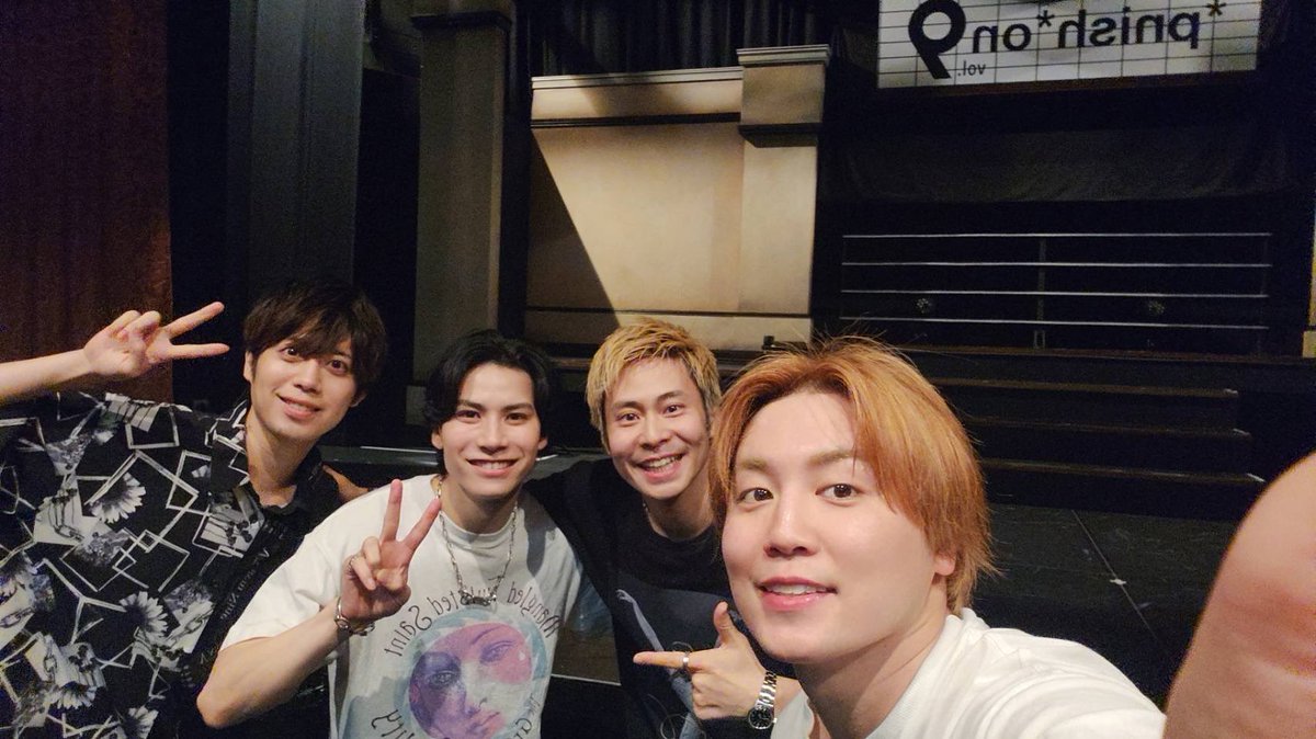 kujiraikosuke's tweet photo. #パニオン9
ゲストとしてアフタートークに出演させていただきました！
パニッシュとアンカーの皆様による、愛に溢れまくった素敵空間が広がっておりました。
パニッシュ兄さんの懐の深さとお人柄に触れまくり、私は今幸せです。

トレジャーボックス。20年程前のワタシ、ちらっと映っております。 https://t.co/UBAyp8t6Pw