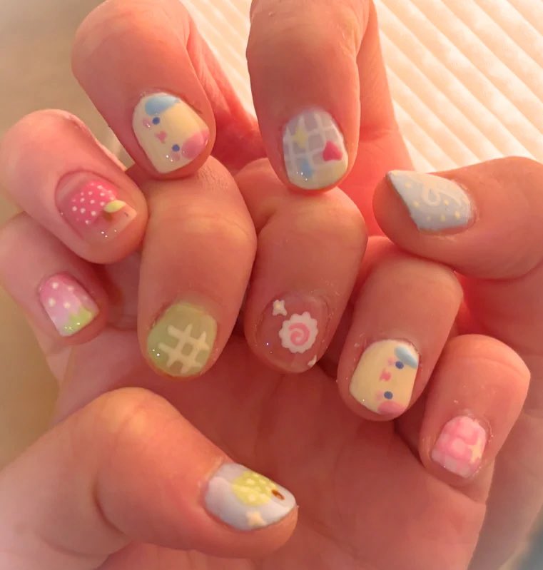 siennaioe's tweet photo. how does pinterest see you?  
☆ kpop idol 
☆ tattoo
☆ nails 
☆ outfit https://t.co/olh8BAmohU
