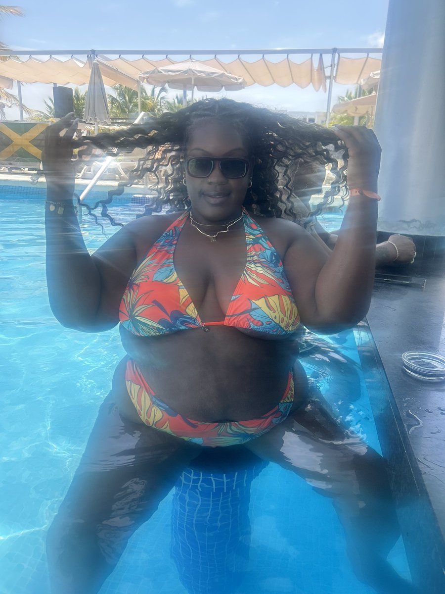 _MeggKNOgood's tweet photo. And look good too tf #BigFine https://t.co/vmZVGrA0vS