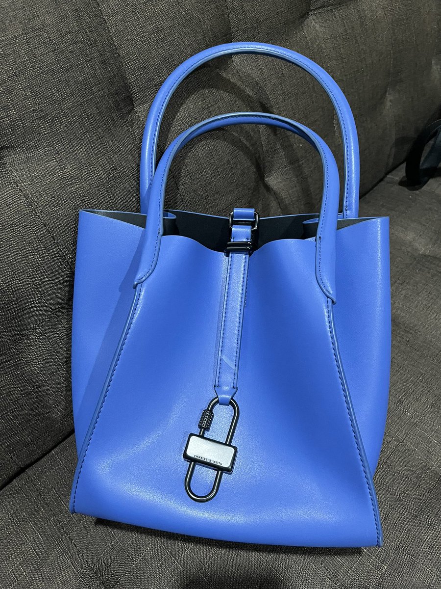 moomibub__'s tweet photo. กระเป๋า charles &amp; keith ส่งต่อ600 ทักมาขอดูรูปเพิ่มเติมได้ค่ะ #ส่งต่อกระเป๋า #ส่งต่อของมือสอง #ส่งต่อcharlesandkeith #charlesandkeith https://t.co/W4wlt7b2YV