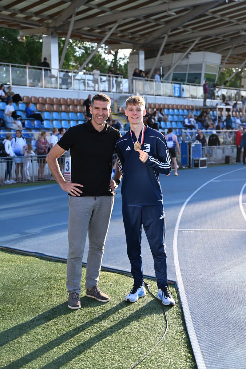 DolnoslaskiZLA's tweet photo. W ostatnim dniu rywalizacji na XXXII Ogólnopolskiej Olimpiadzie Młodzieży "Lubelskie 2026" na podium stanęli:
🥇Dawid Barański (MKS Bolesłavia) - w trójskoku-
🥈Kornelia Kondycka (MKS "Osa" Zgorzelec) - w rzucie dyskiem
🥉Piotr Witkowski (WLKS Wrocław)

#lekkoatletyka #mpu18 https://t.co/MH61leYQNN