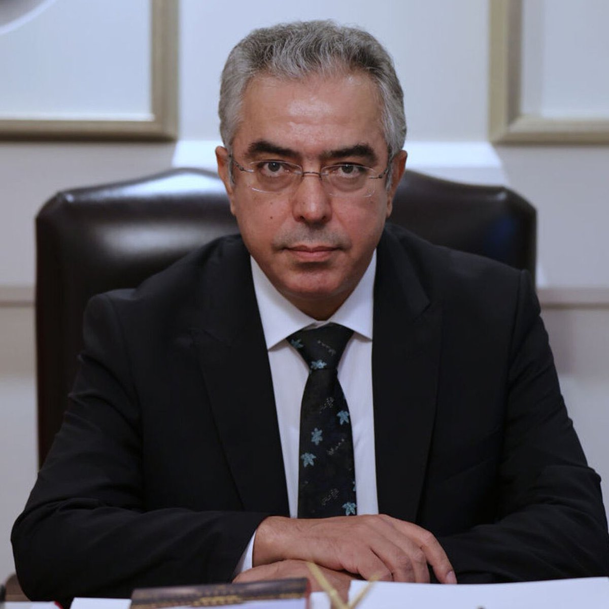 ajansmuhbir1923's tweet photo. Cumhurbaşkanı Başdanışmanı Mehmet Uçum:

“Öcalan’la, bağlantılı unsurlarla ve ilgili legal yapılarla yürütülen diyalog sürecinin istismarına dönük girişimlerin içinde bulunanlar, er geç bunun hesabını verir.” https://t.co/Jn1okQHDGV