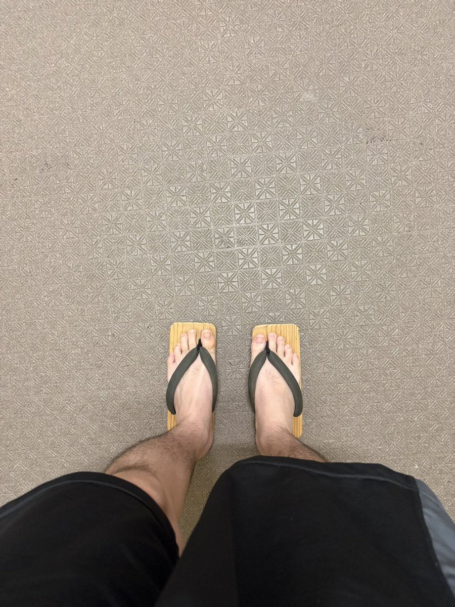 JVx1qxYRgsZrYin's tweet photo. 1625日目
安心感。
#スタジオカワ坊
#方南町
#今ある体を使いやすく
#下駄の人
#RIPPO https://t.co/4PNxfhbobM