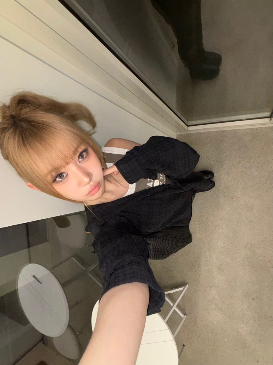 keyveatz_up's tweet photo. 260705 플러스챗 #엄지원

안뇨옹 음방 첫주가 벌써 끝나다니,, 시간이 너무너무 빠르게가는 거 같아요..ㅠㅠ 같이 있는 동안 행복해서 시간 가는 줄도 몰랐나바 얼른 또 보고싶다 우리 빨리 만나자아아아 😽😽

#엄지원 #UMJIONE
#키비츠 #Keyveatz https://t.co/P1uoD7Rtpc