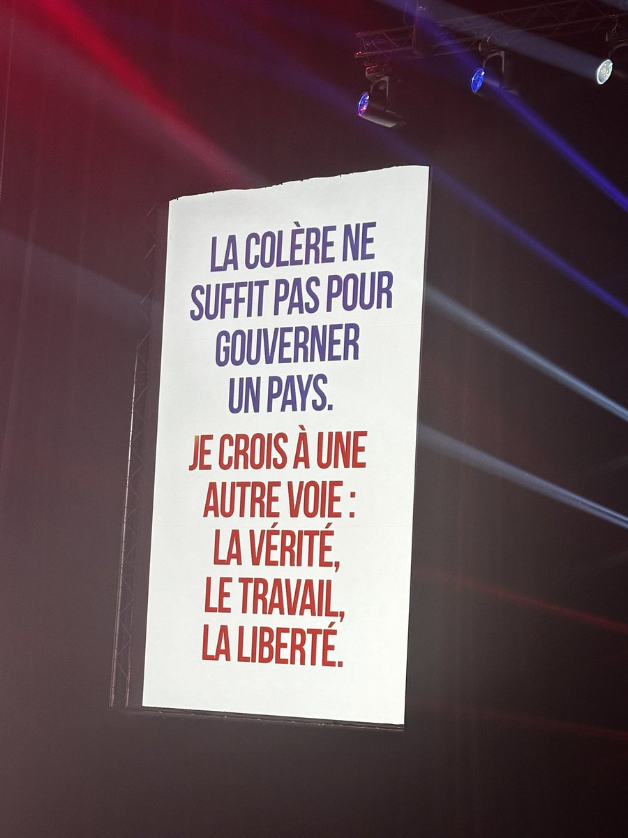 JulieBoillot's tweet photo. Notre cap pour la 🇫🇷 avec @EPhilippe_LH 
#avecedouard https://t.co/65EMuXuVgJ