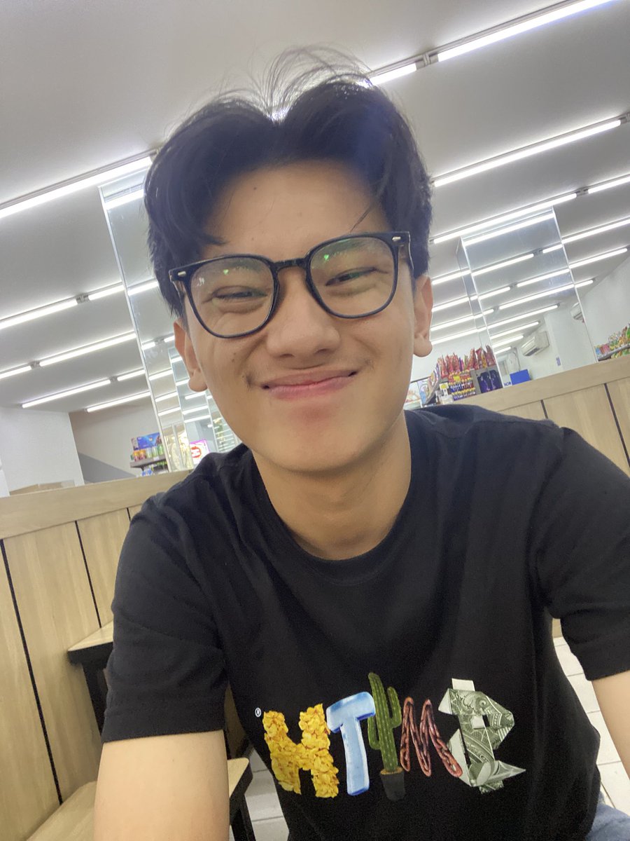 sban_mes's tweet photo. i like wearing glasses so muchhhh https://t.co/BW6aw1cOKj