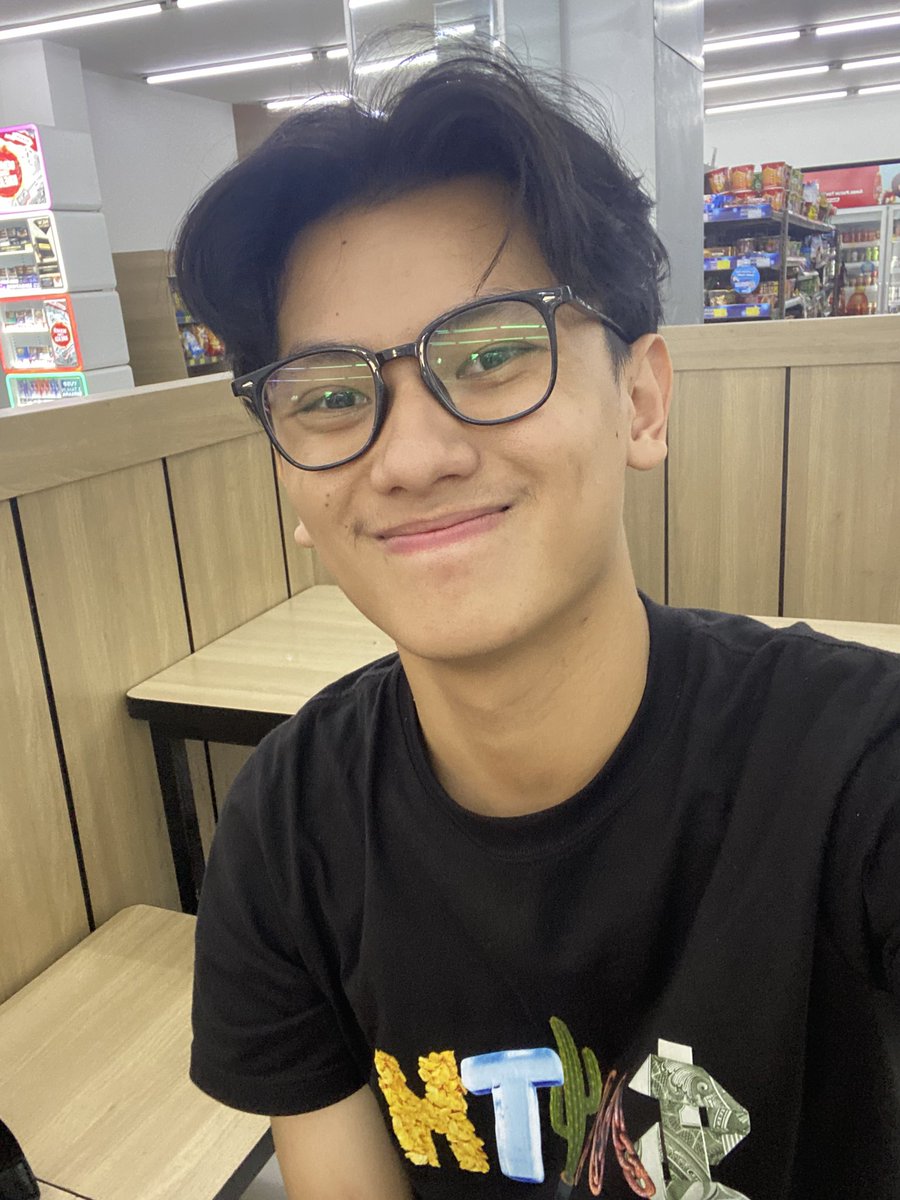 sban_mes's tweet photo. i like wearing glasses so muchhhh https://t.co/BW6aw1cOKj
