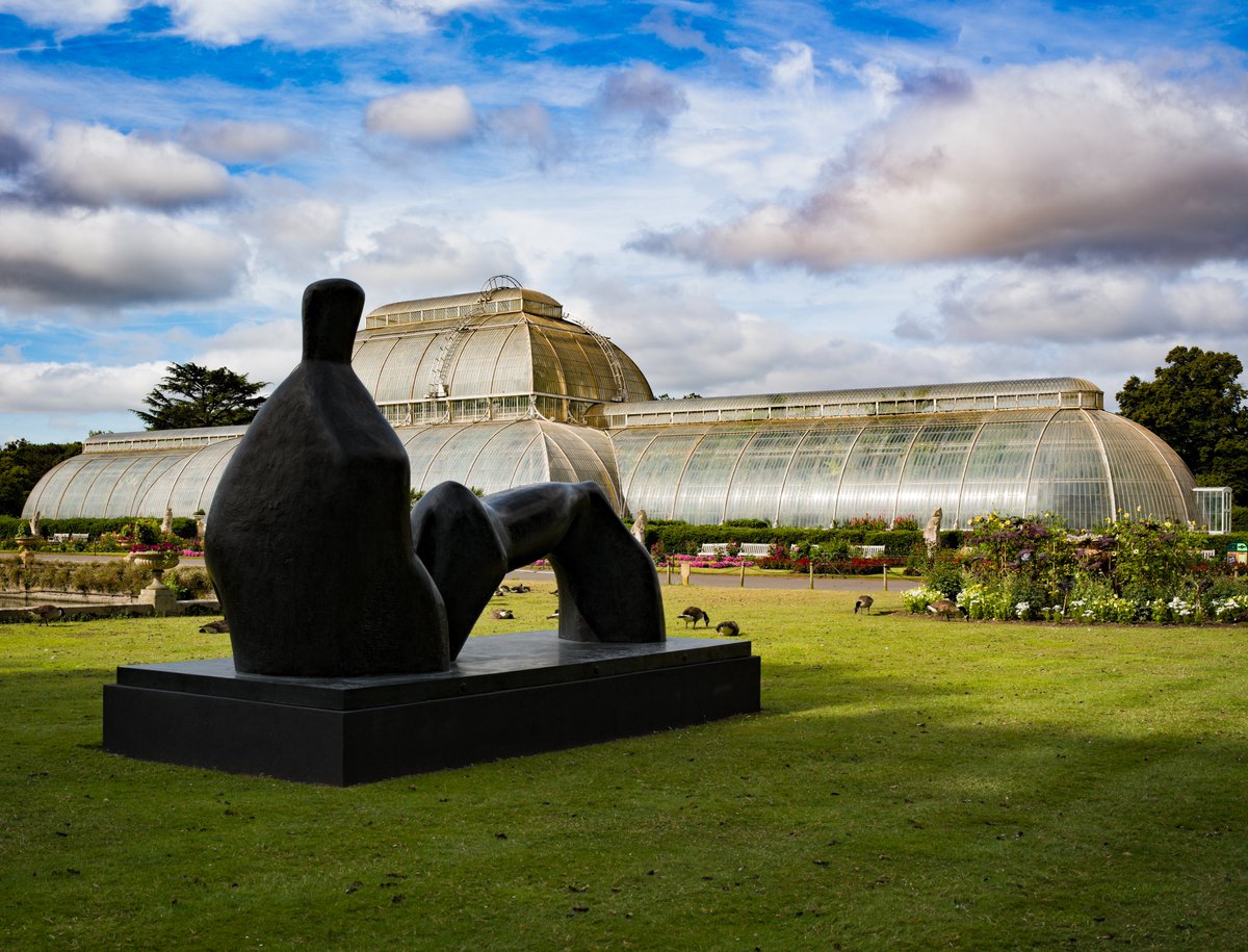 Cosimoss's tweet photo. Morning in Kew Gardens looking at some of the Henry Moore sculptures on display. #kewgardens https://t.co/YTEfpPntMD