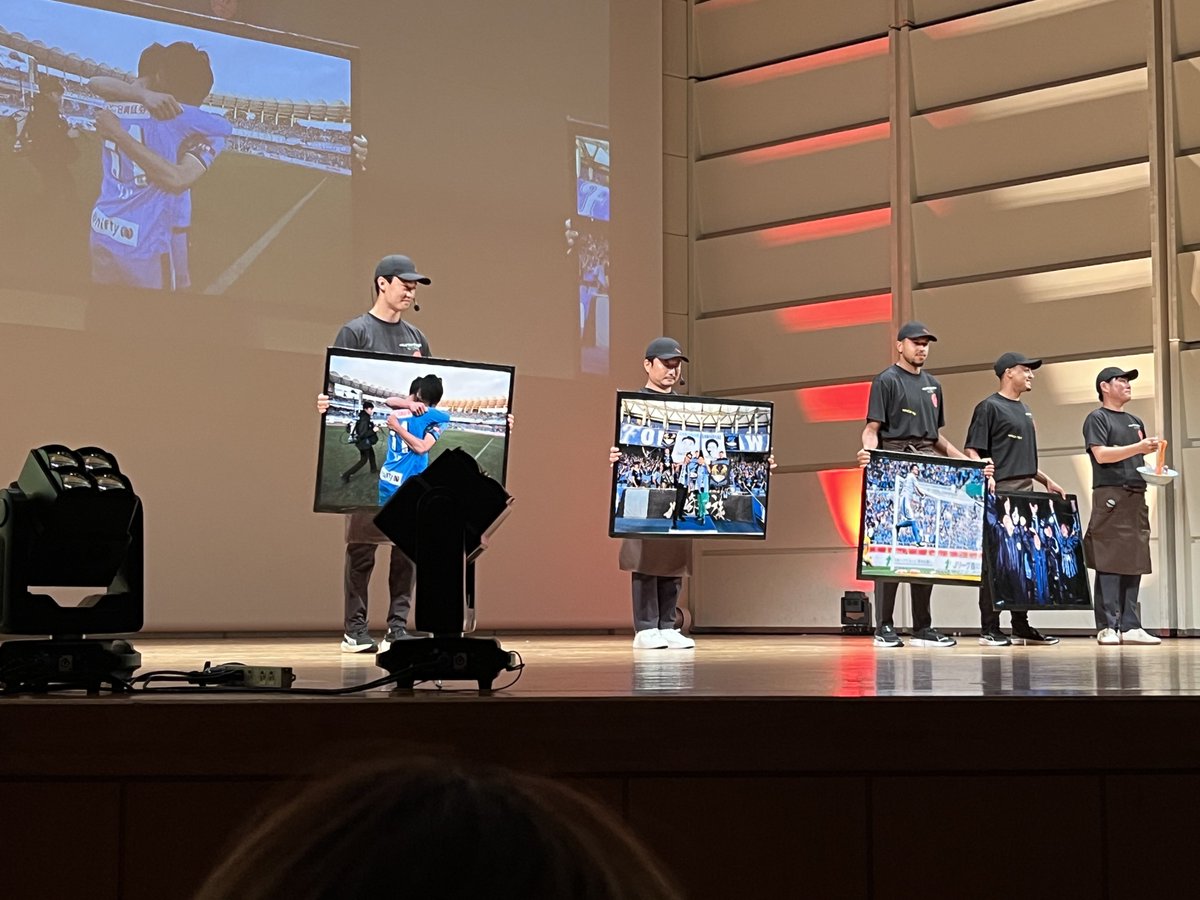oosamatoge's tweet photo. 突然のニュータンタンメン社長と足腰が強そうなバイトたち
#frontale #2026_27川崎新体制 https://t.co/BlX7r8yIX7