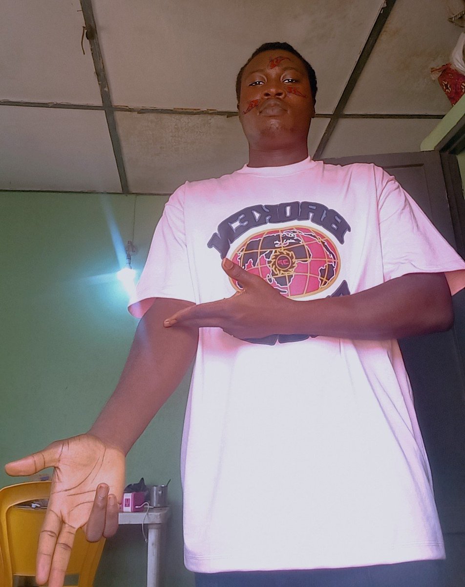 Koddharck's tweet photo. Ina tide 🤣

Happy #LitGangDay 
Entry came late
@Obacruze

#FLTTW #LitGang https://t.co/NYK9TxHKxC