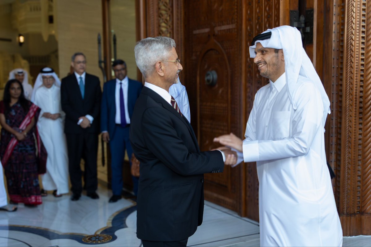 sidhant's tweet photo. EAM Dr S Jaishankar in Doha, meets his counterpart

Pic: MEA https://t.co/HqrlGz9Bf4