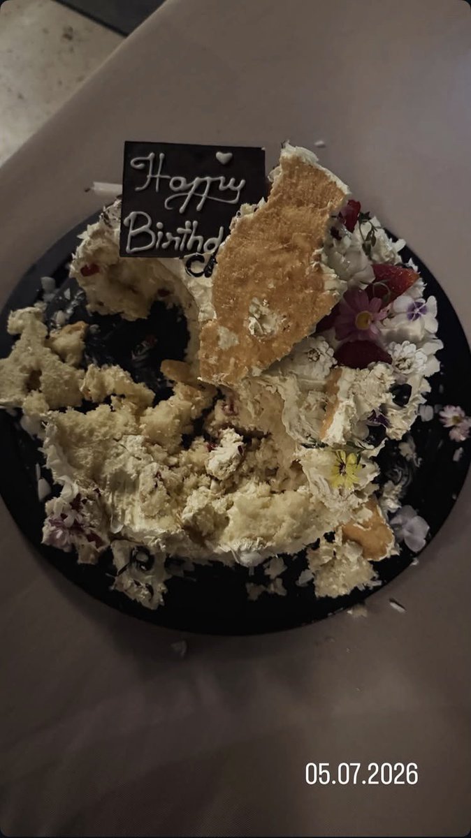 HSEYNBURKAYDNM1's tweet photo. Doğum günün kutlu olsun canım. Ailenle birlikte nice mutlu, sağlıklı ve huzurlu yıllara. Seni çok ama çok seviyorum canım. 🎂🥳🎁❤️🌹 

Happy birthday, my dear. Wishing you many more happy, healthy, and peaceful years with your family. I love you so, so much, my darling. 🎂🥳🎁❤️🌹 
#TubaBüyüküstün  🎂🥳🎁❤️🌹