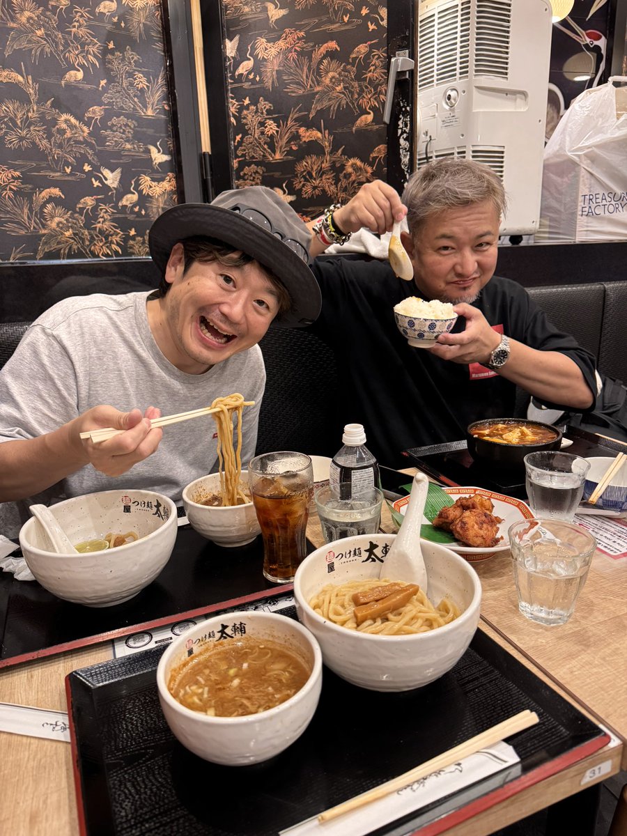 ochishoji's tweet photo. 🔥ハイマウント × 肉玉そば越智 × 一品香🔥

7月12日、1日限り🍜
おバカつけ麺［八街OBKつけ麺］
大体の方向性が決まりました‼︎‼︎‼︎

今回の、おバカは、最高に凶暴👍

それぞれの個性と技術を本気でぶつけ合い、
「これでもか」と詰め込んだ一杯。

ただデカい、ただ濃いだけじゃない。
食べ終えた瞬間に「また食べたい」と思える、
そんな一杯を目指して最後の調整を進めています。

伝説になる一杯を、ぜひその目で、その舌で味わってください。

現金のみ
八街おバカつけ麺　1500円
麺量茹で後400前後
追い飯付き100g

#拡散希望ＲPご協力お願い致します