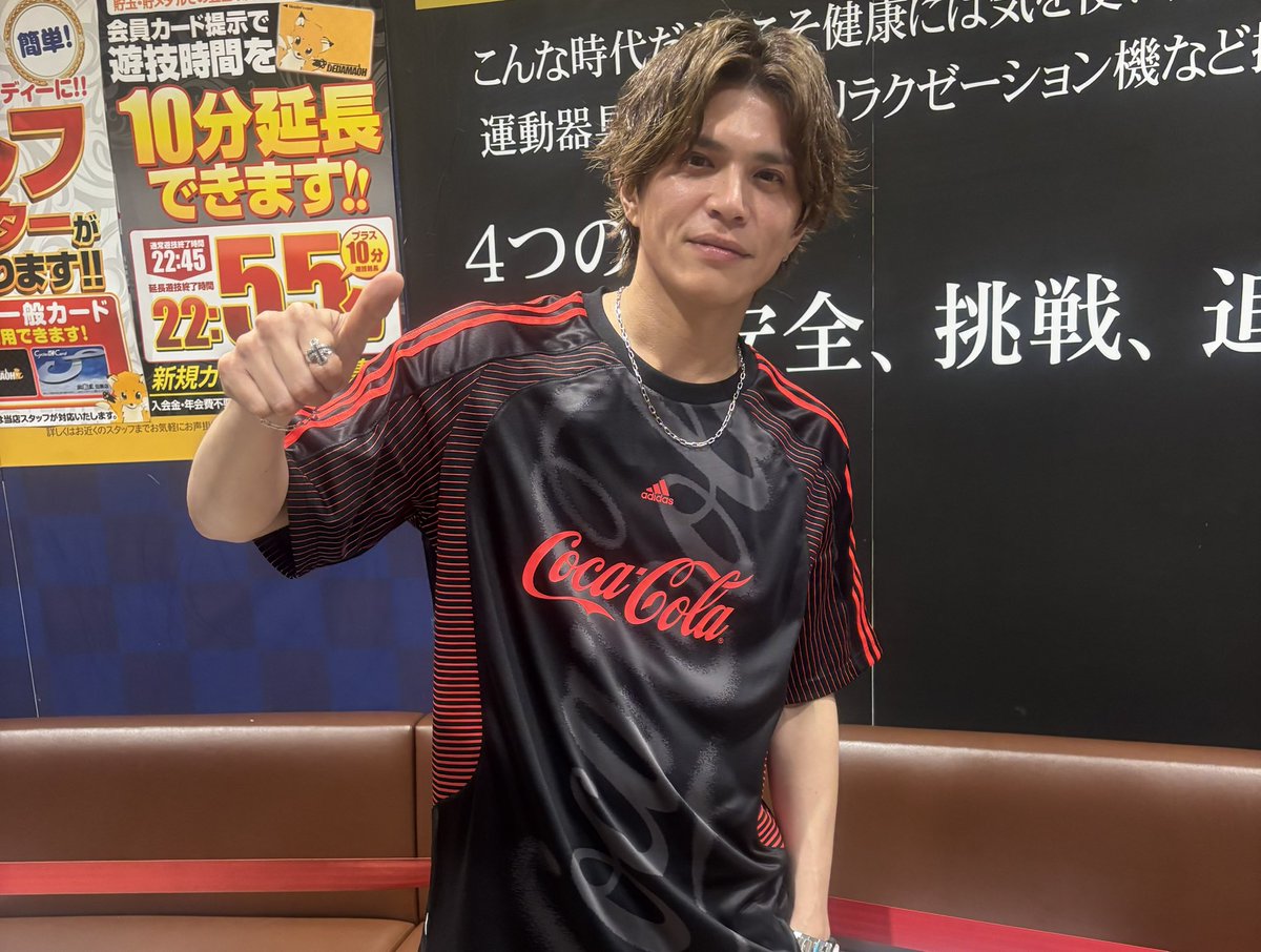 spiderhero315's tweet photo. 出玉王 田無店 山本裕典来店イベントに参加。
カブト20周年に出会えて奇跡。
仮面ライダーサソード/神代剣はキャラが濃く、悲観的な運命でバランスがあり好き。
デビューから20年変わらず、格好良い。
花君、任侠ヘルパー、GTOなど好きな作品ばかり。
素敵なファン対応でした。
#仮面ライダーカブト https://t.co/m2n4RWW6zW