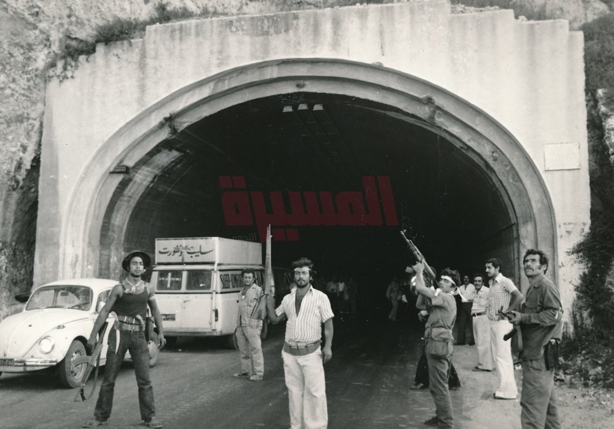 JessicaMachaal2's tweet photo. 🔴   الهجوم الهمجي على شكا - شمال لبنان

معركة شكا في 5 تموز 1976 هي إحدى أبرز محطات الحرب الأهلية اللبنانية، حيث شنت فصائل من منظمة التحرير الفلسطينية وقوات الحركة الوطنية هجوماً واسعاً للسيطرة على البلدات المسيحية في شكا وحامات، مما أدى إلى سقوط مئات القتلى وتهجير الأهالي.

تفاصيل المعركة:
الهجوم: في ليلة 4 وفجر 5 تموز 1976، تقدمت قوات ضخمة بقيادة الضابط في جيش لبنان العربي مصطفى سليمان، وحشدت مقاتليها عبر تلال كفرحزير وسهل أنفه.
المقاومة: تصدت المجموعات المدافعة عن البلدة، وحدث تدخل مضاد عبر مجموعات انطلقت من كفرعبيدا بقيادة إدمون صهيون لمنع سقوط المنطقة.
النتائج: انتهت المعركة باجتياح البلدة وارتكاب ما يُعرف تاريخياً بـ مذبحة شكا، حيث قُتل فيها ما يقارب 200 شخص من المدنيين والمقاتلين وسط تدمير واسع للمنازل.
الذاكرة التاريخية: تُعد الحادثة من أشد المعارك دموية على الساحل الشمالي والتي خلّفت جروحاً عميقة في الذاكرة اللبنانية.
