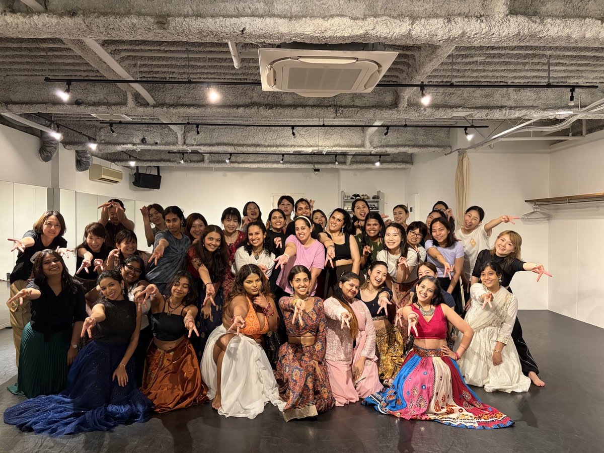 BOLLYQUE's tweet photo. 2日間にかけて開催されたインドのムンバイから来日したダンサーAnviのダンスワークショップが終了✨
ご参加いただいた皆様ありがとうございました😍 https://t.co/oF357YVXEa