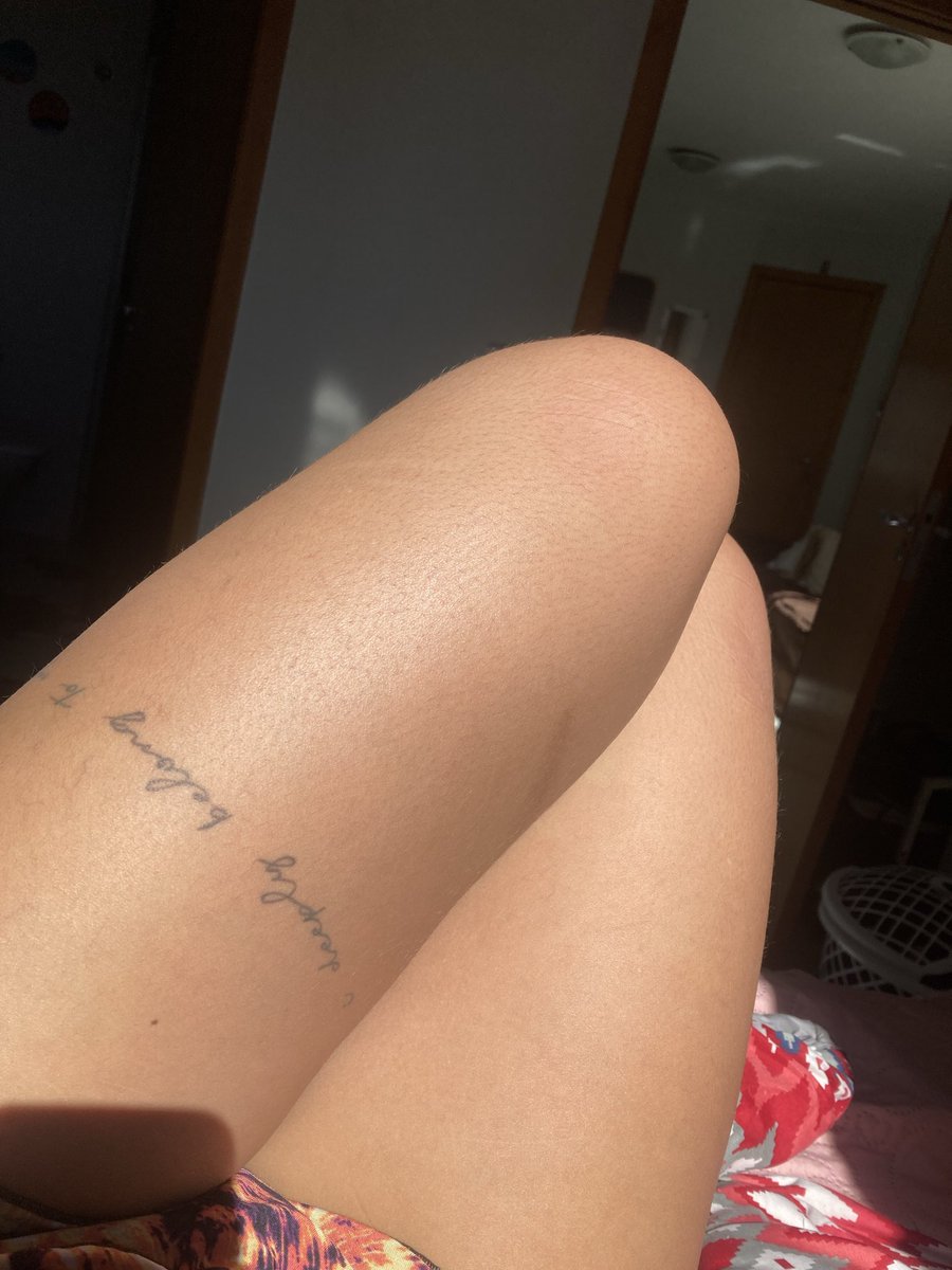 ketlen_meloo's tweet photo. Quis tanto uma casinha que pegasse sol e agora minhas manhãs em casa são assim, posso ficar na minha cama pegando sol. Grata demais por tudo que tenho vivido https://t.co/2SvJmS0ddK