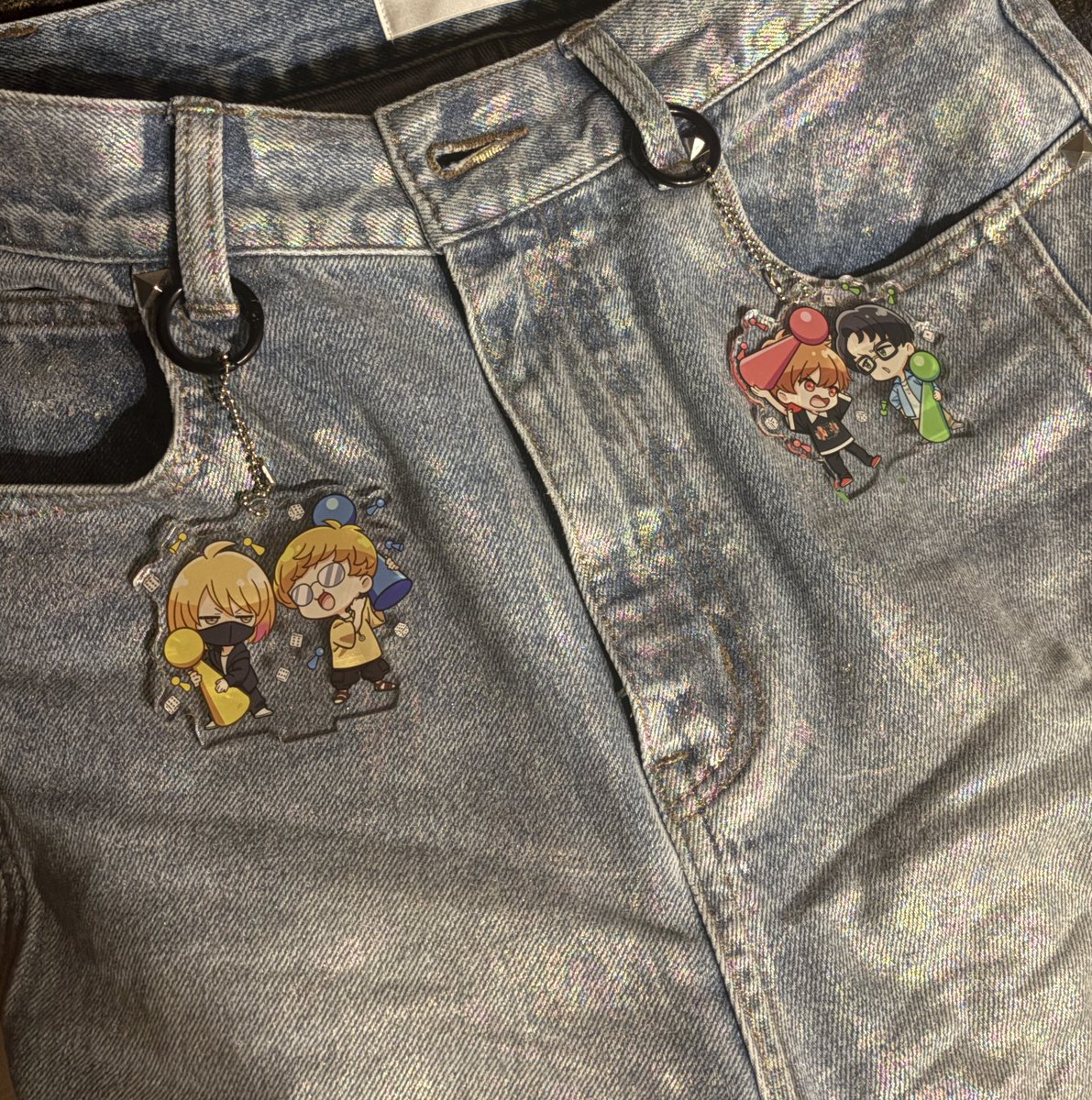 soreyuke_555's tweet photo. ちなみに（？）ズボンの両端にルドーをつけるという中々良い身につけ方（自画自賛）してたんですけどまさかルドーやってくれるとは！
つけたかいがあった…… https://t.co/326NVJLjHE