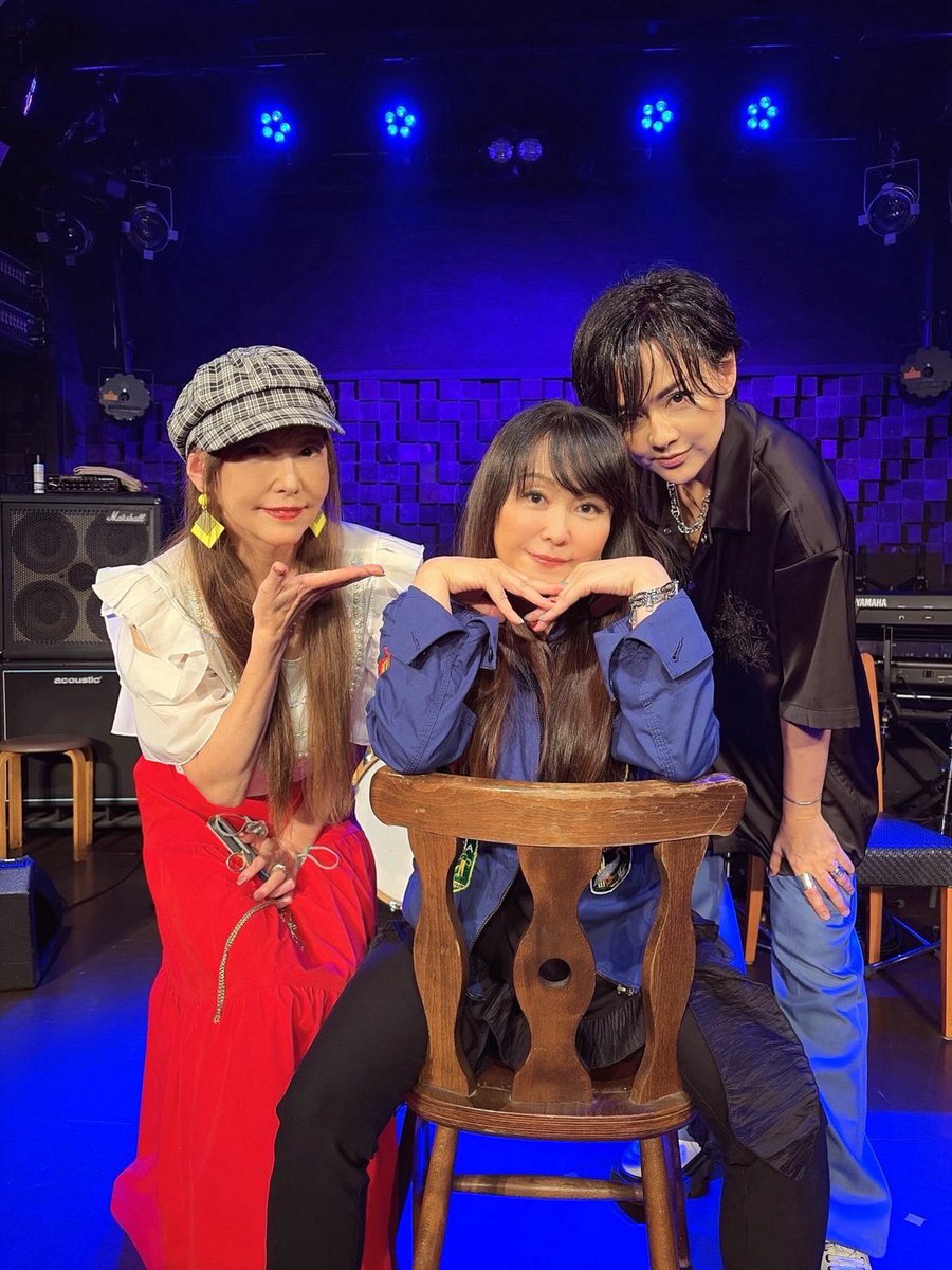 yumesuke1's tweet photo. 昨日は井上昌己ちゃん@shokoland_net と、久宝留理子ちゃん＠R_KUBOH のニューアルバム『Second Rookie』リリースLIVEイベントへ！
フルバンドによる全曲披露、そして1曲ずつじっくり解説付きの豪華イベントでした♪
歌も演奏もトークも最高＆最強でした！
#久宝留理子 
#secondrookie https://t.co/mBWa3dH39F