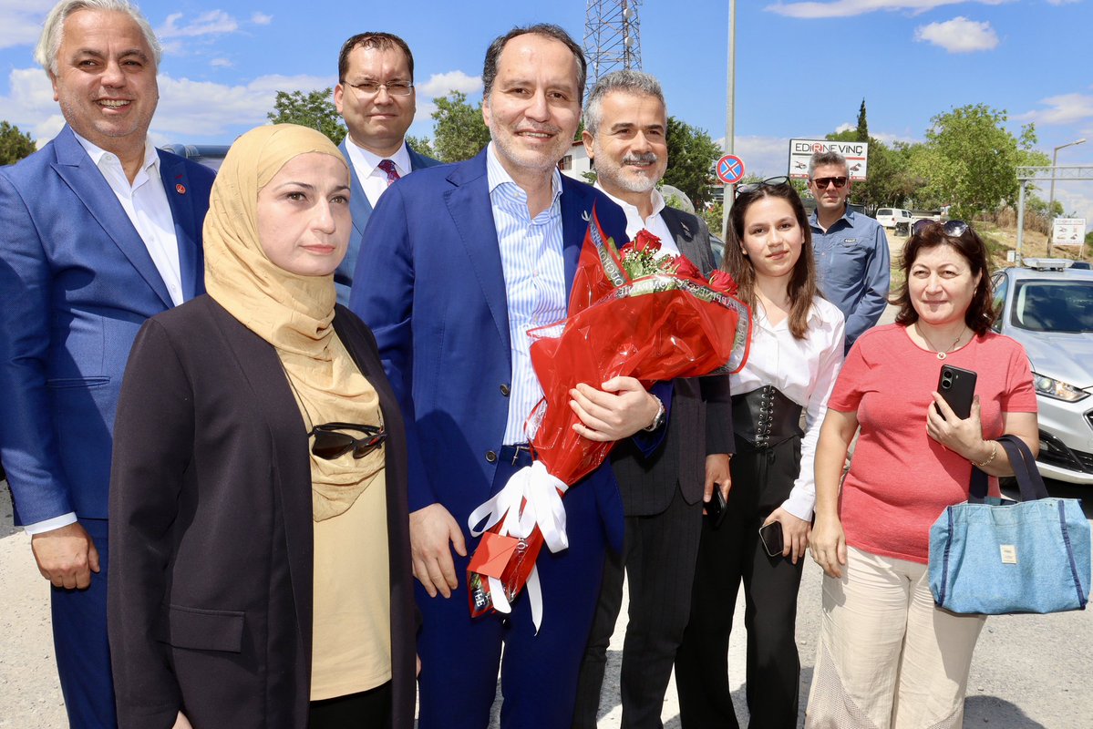 rprefahpartisi's tweet photo. Genel Başkanımız Dr. Fatih Erbakan, Edirne girişinde teşkilat mensuplarımız tarafından coşkuyla karşılandı. https://t.co/dnEvufC9XG