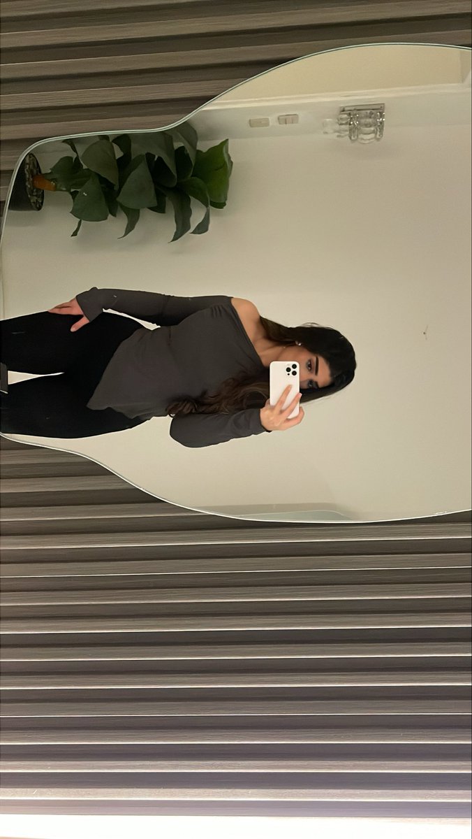 i2ire4's tweet photo. body is tea 👅 https://t.co/kVlybk1QSy