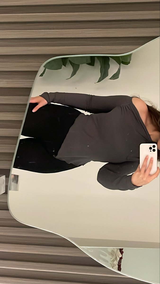 i2ire4's tweet photo. body is tea 👅 https://t.co/kVlybk1QSy