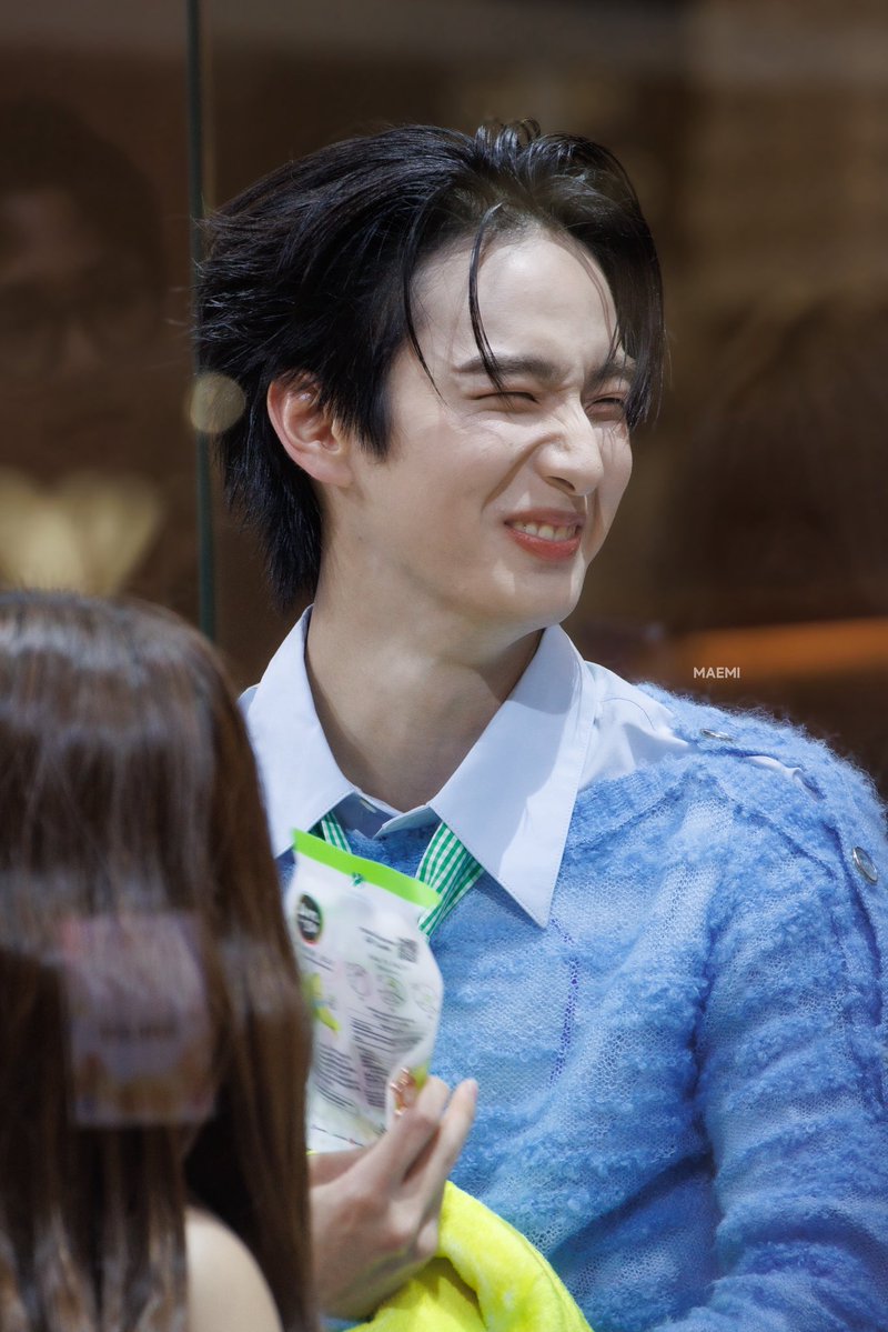 _maemi's tweet photo. 260705 - เล่นมุกแล้วดูทำ555

 @TadThapana #TadThapana #ATLAS_th #TadATLAS 
#4EVESUNSUATLAS https://t.co/zwhAKn4X3w