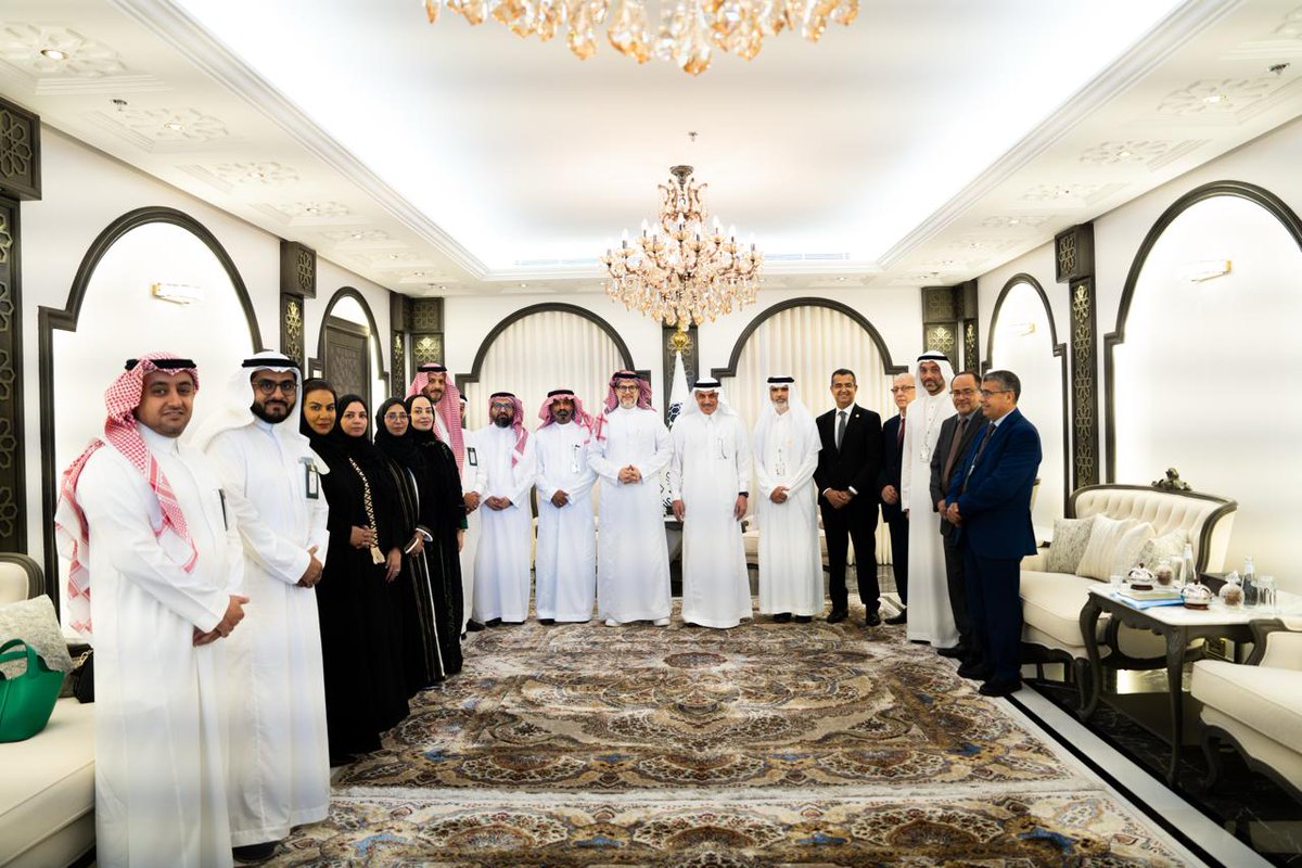 isdb_group's tweet photo. استقبل معالي الدكتور محمد بن سليمان الجاسر، رئيس مجموعة البنك الإسلامي للتنمية، في مقر البنك بجدة، وفدًا رفيع المستوى من جامعة الملك عبد العزيز برئاسة سعادة الدكتور طريف بن يوسف الأعمى، رئيس الجامعة.

وبحث الجانبان سبل تعزيز التعاون في مجالات بناء القدرات، والتعليم والتدريب، وتطوير المبادرات المشتركة، بما يسهم في تحويل المعرفة إلى حلول تنموية عملية تخدم الدول الأعضاء.

وأكد معالي الدكتور الجاسر أهمية توسيع مجالات التعاون بين الجانبين من خلال برامج ومبادرات مشتركة تتوافق مع أولوياتهما المشتركة وتلبي الاحتياجات التنموية للدول الأعضاء، فيما أعرب سعادة الدكتور الأعمى عن استعداد الجامعة لتعزيز التعاون مع مجموعة البنك الإسلامي للتنمية.