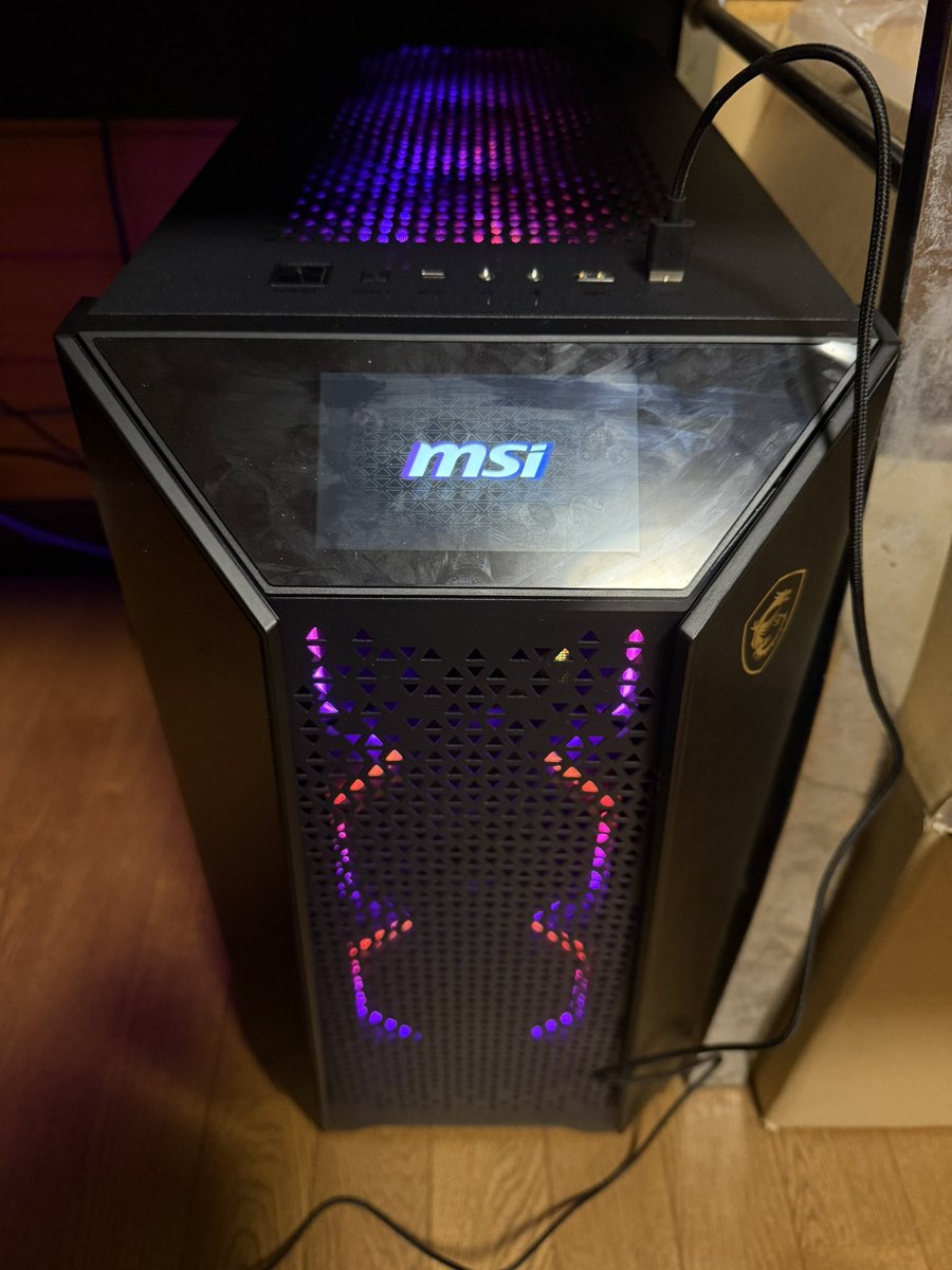 XEoVT8css7uafPm's tweet photo. 木曜日の夜からPC組み立て始めて、のんびりやって、完成した〜!
初の自作PC!
ケースファンも追加で購入したり、配線でグダったりしたけど何事もなく動いた!
#自作PC #ゲーミングPC #ハイエンドPC
#アプライド #msi #ASRock #DEEPCOOL
#INNO3D #𝗥𝘆𝘇𝗲𝗻7 #Asiahorse https://t.co/vGfLMv4DDt