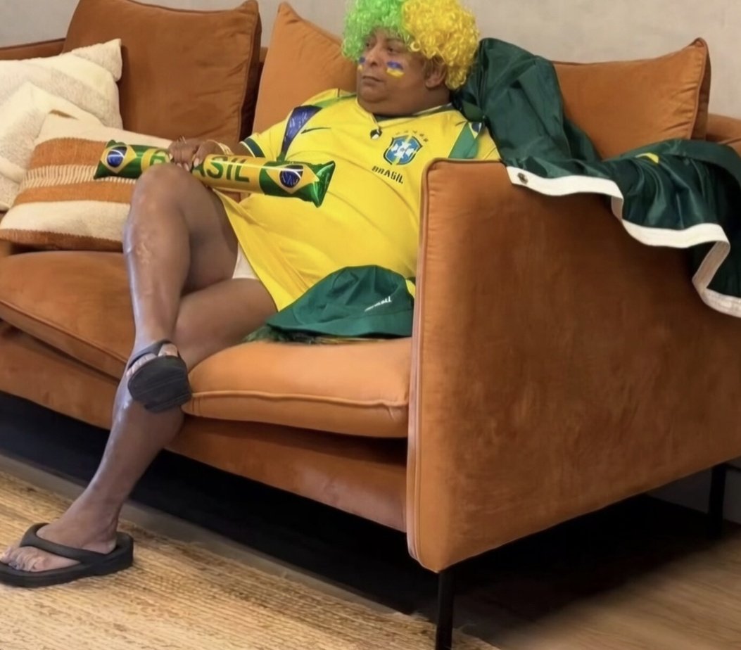 Tropasss's tweet photo. "Você tá muito ansiosa para o jogo do Brasil?"

Eu acordando nesse domingo: https://t.co/m9mQ66YQGb