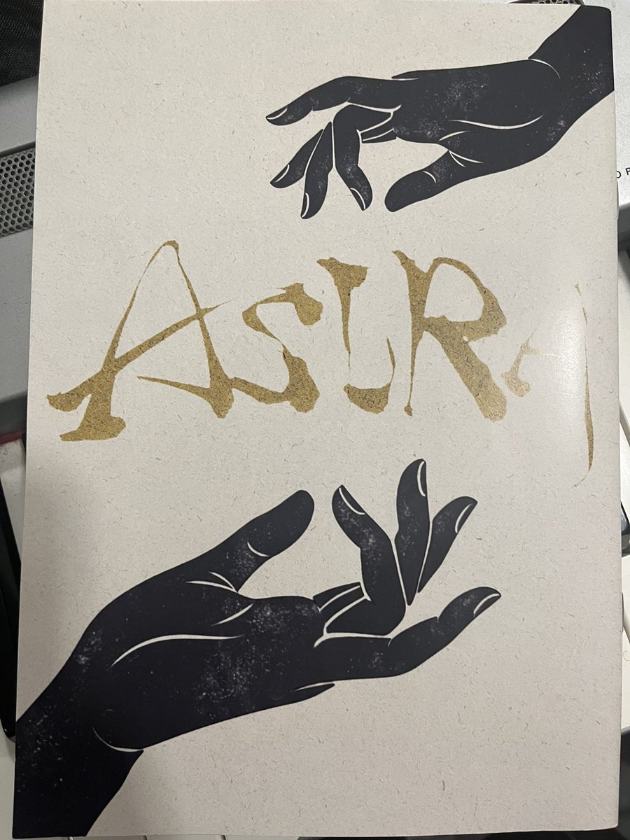 marimoderato's tweet photo. ミュージカル　#ASURA 
お陰様で無事に終演いたしました。
ご来場いただいた皆様、お心を寄せてくださった皆様、携わってくださったすべての皆様に、心より御礼申し上げます。本当にありがとうございました。

痛みを知るのだ
生きていくことの痛みを
でなきゃなにも生み出せぬ
この世は無常だ
（M3 『阿修羅』より/作詞:苅谷和暉子）

自分の人生丸ごと受け止めて背中を押してくれるような作品でした。
これまで感じてきた痛みも、
これから出会っていく痛みも、
すべてを誰かのための祈りに変えて、
私もまた彫り続けていこうと思います。

不思議なことに、終わってしまった寂しさとともに、今まさに作品が生まれたばかりという感覚もあります。きっとこれからもともに歩み続けていく、そんな予感がします。

載せたいお写真も思い出もたくさんありますが、取り急ぎの御礼までに。
本当にありがとうございました。

作曲・編曲・音楽監督　西出真理