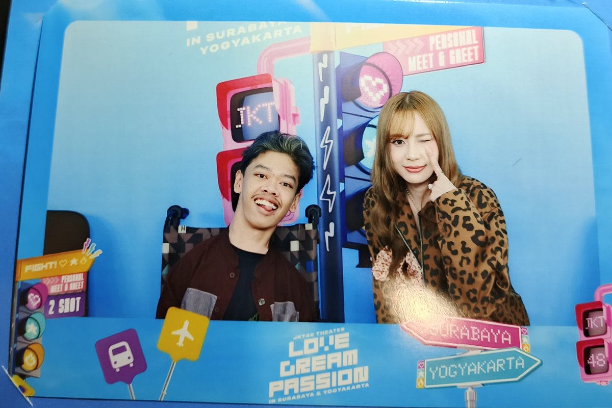 galih_lr's tweet photo. Pertama kali interaksi sama Ka Gita, agak kaget ternyata secair itu orangnya 

Thanks ka @A_GitaJKT48 , jujur baru pertama kali warnain rambut, makasih yaa udah notice🫶🏻

Makasih juga udah mau nurutin pose tengil 😛 😉👈🏻

Semoga kita masih bisa bertemu lagi yaa🫰🏻 https://t.co/ZJy5itucVj