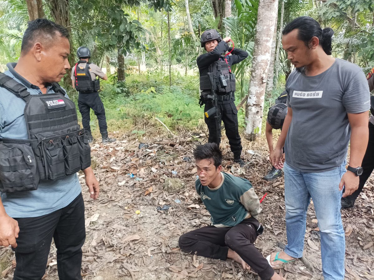 rhikeresty's tweet photo. Kegiatan Penangkapan Terduga Pelaku Kasus Tindak Pidana Penganiayaan Berat Yang Menyebabkan Personel Satresnarkoba Polres Katingan Meninggal Dunia. https://t.co/NCwWw3bJle