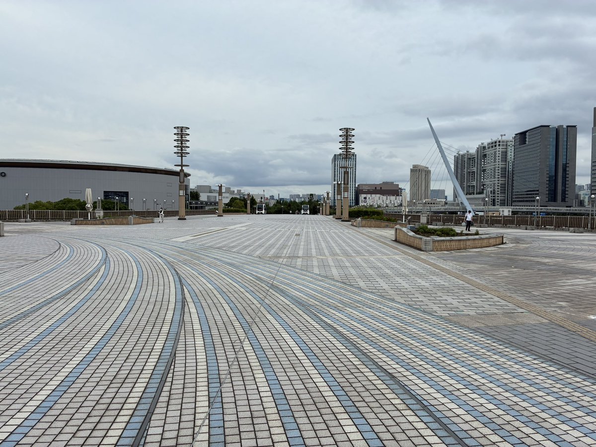 hdk_cla's tweet photo. この後ここ歩いてきた
1枚目　仮面ライダー最終回の聖地
2枚目　ビックサイト
3枚目　テニプリ全国大会の聖地
お台場から有明まで歩いてるww https://t.co/Kyg9C1Ql8y
