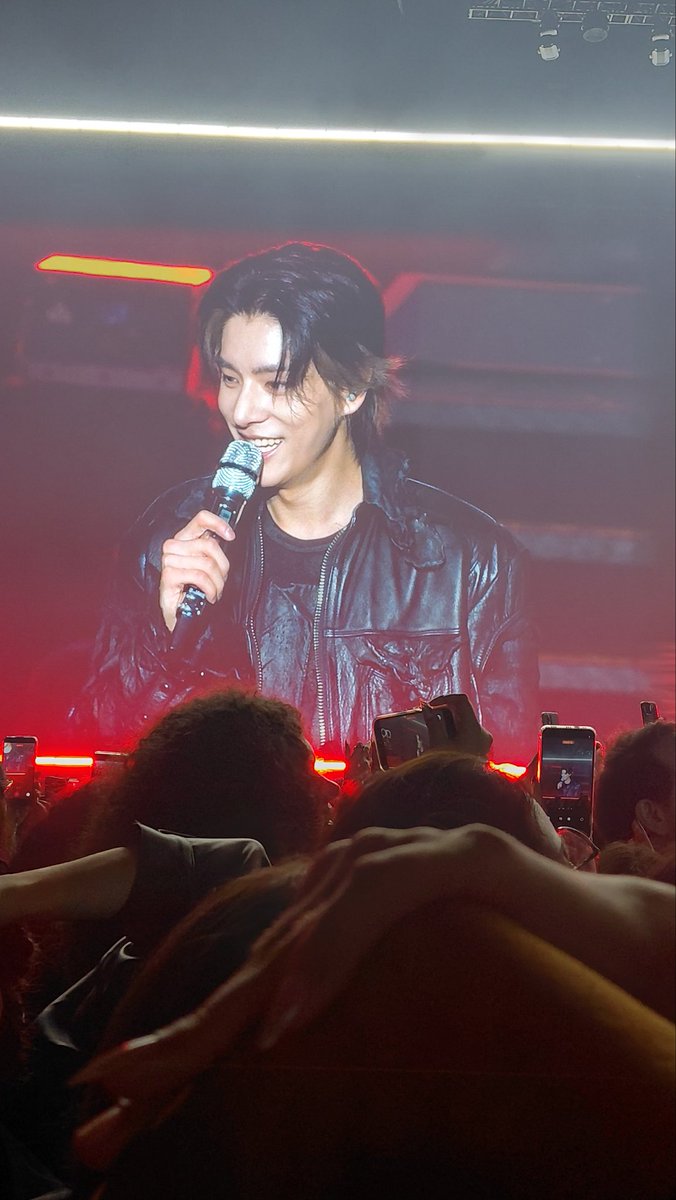 jungwonfates's tweet photo. Não tenho palavras para descrever o que foi essa noite, eu faria tudo novamente só para ver eles sorrindo. Eles não foram o que eu imaginei, foram muuuito mais, eu já era apaixonada por eles e agora sou ainda mais, obrigada enhypen por salvar minha vida 💚
#EN_WORLDTOUR_BLOODSAGA https://t.co/xy3wwAFzx1