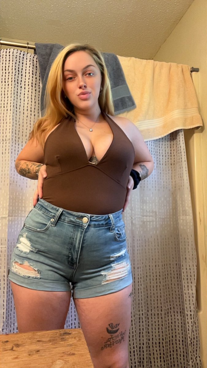 AshleyHackn's tweet photo. Want me to try on and take off my clothes for you !? 

https://t.co/CJDbISW1R0 https://t.co/aJGLYORwYq