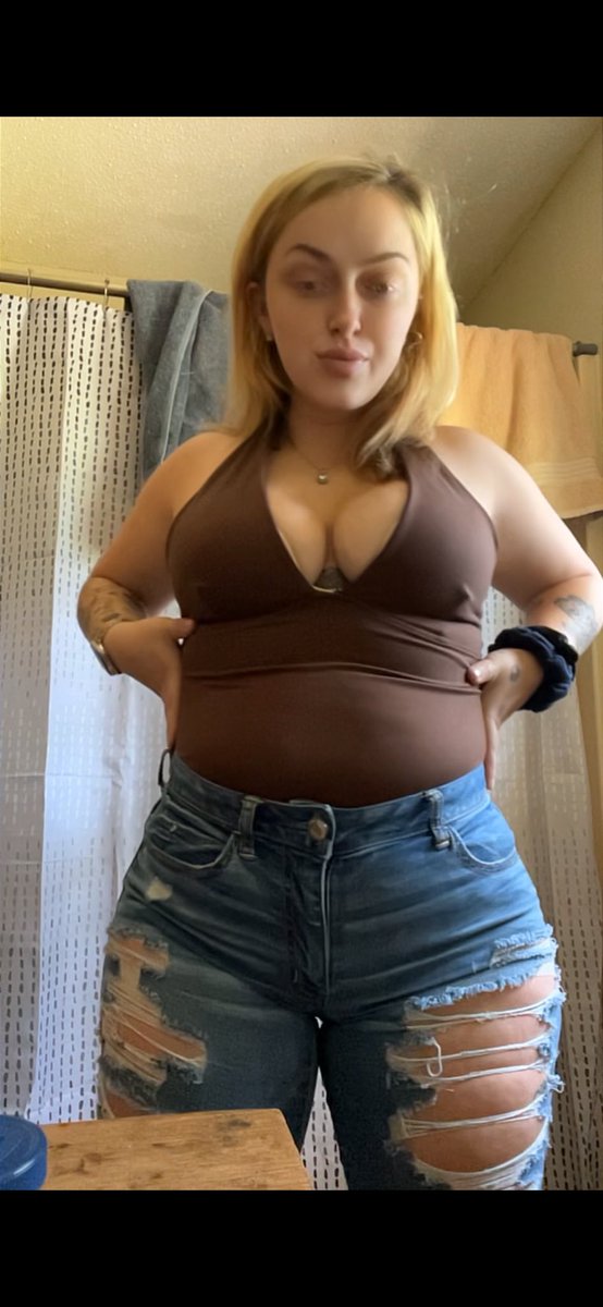 AshleyHackn's tweet photo. Want me to try on and take off my clothes for you !? 

https://t.co/CJDbISW1R0 https://t.co/aJGLYORwYq