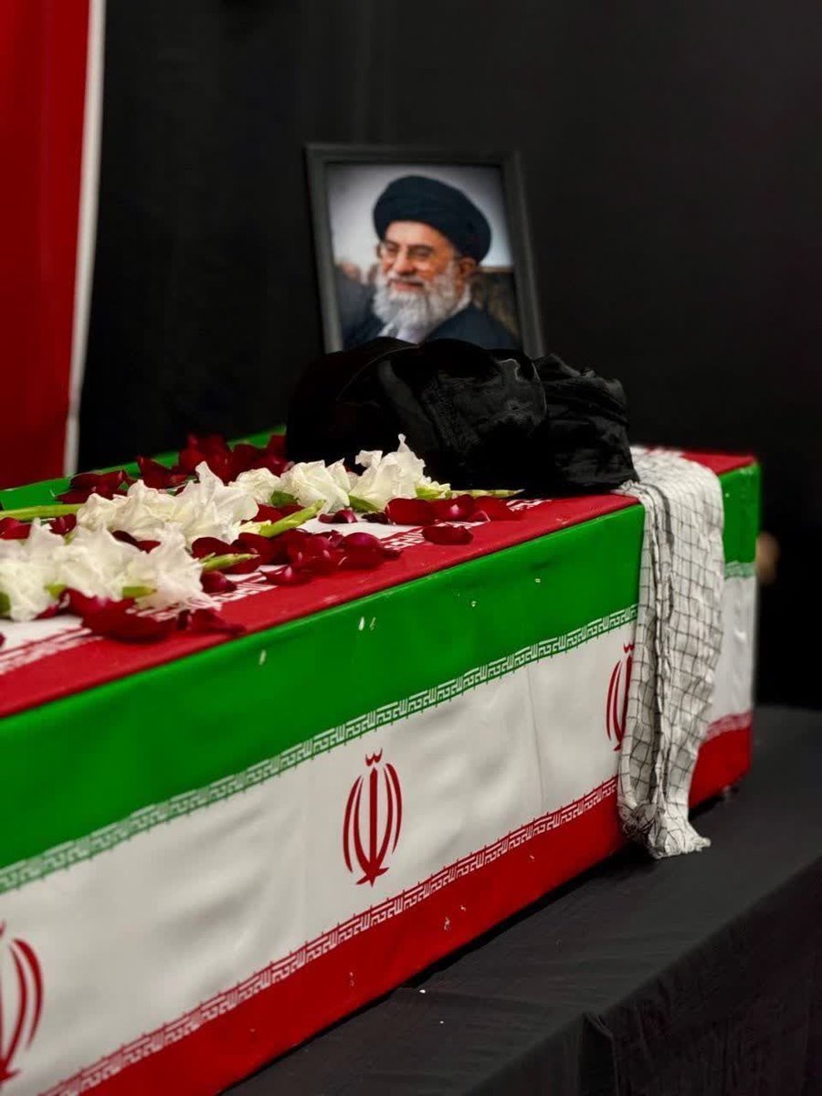 Famim2318's tweet photo. آقای ما چند روز دیگر برای همیشه از تهران میرود…

رهبر_شهیدم💔 https://t.co/fJm75YGIxi