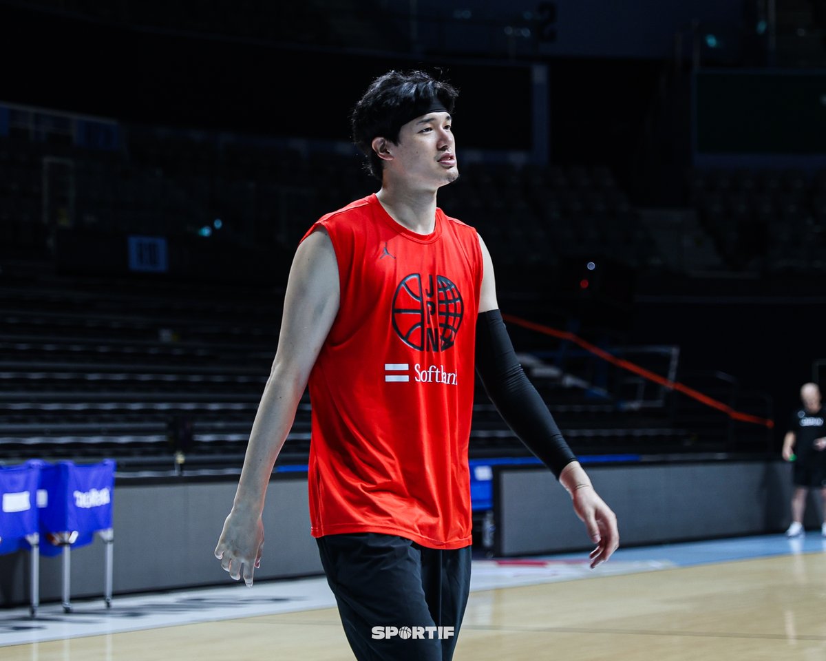 sportif_media's tweet photo. [FIBA WC] D-1, 일본 대표팀 훈련 스케치📸

월드컵의 좋은 점은, 다른 나라의 대표팀을 만날 수 있다는 것 입니다. 경기를 하루 앞둔 일본 대표팀의 훈련을 볼 수 있었습니다! B리그 경기에서 보던 선수들을 직접 보니 감회가 새로웠습니다✨

선수들의 사진은 아래로 ⬇️ https://t.co/H6YiAgG78C
