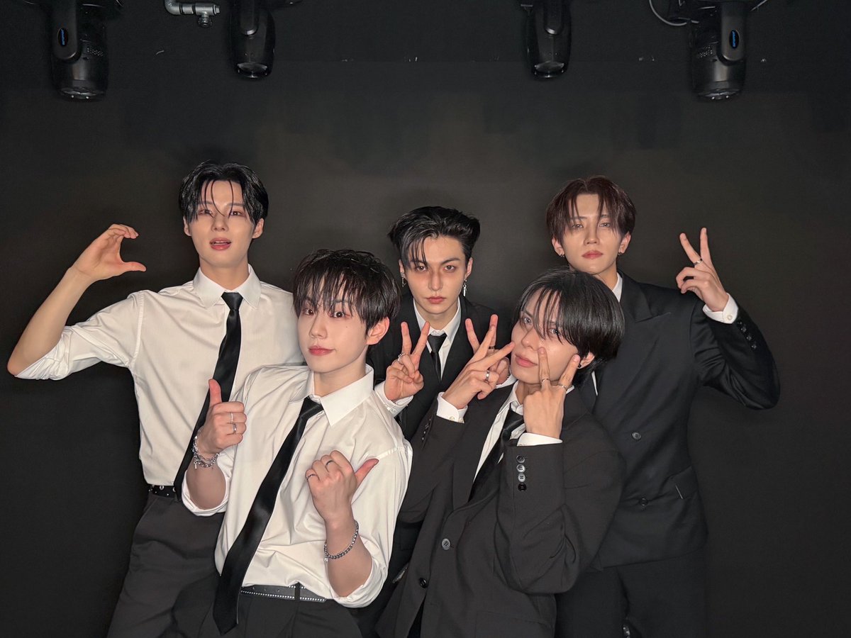 ELASTofficial's tweet photo. [📷]

#TODAY_ELAST

2026.07.05
E'LAST 1st ASIA TOUR 'ORBIT : IN OUR RHYTHM' in OSAKA LIVE  

#ELAST #엘라스트 #エラスト https://t.co/qxJd6B4XlZ