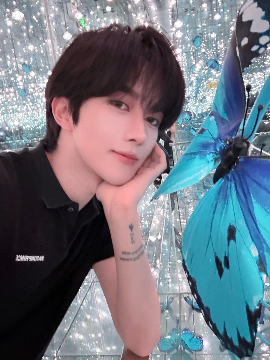 huangxingstar's tweet photo. Our beautiful blue butterfly and radiant star, Xingxing nothing can change the meaning of these two elements for us. It has always been you and will be you only💙🦋🌟✨️

#EliotHuang #HuangXing #黄星 #黄星Eliot https://t.co/5GEX1RVpxp