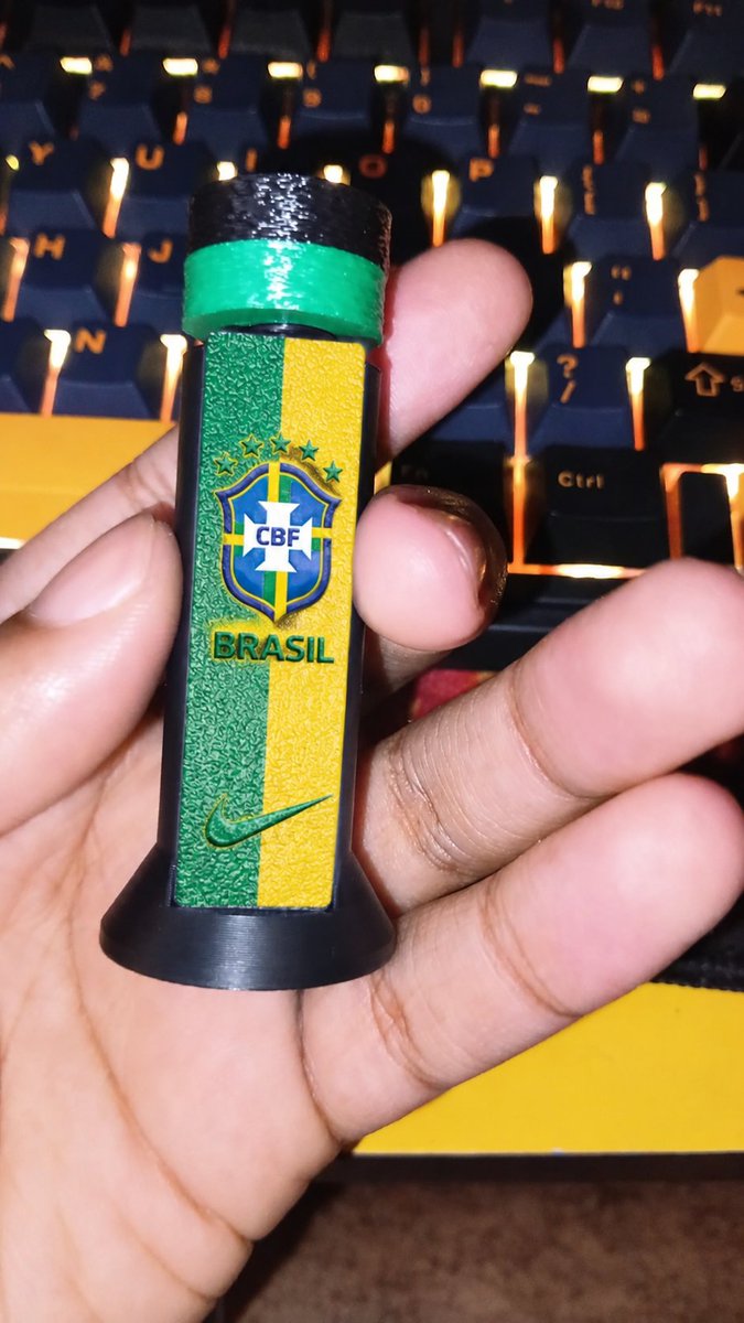 astrox031's tweet photo. Protegendo um investimento de mais de R$ 4.000. 😂
Paguei só R$ 13 nesse suporte pra minha RTX 5070 3X da @msigaming . Vai esperar sua placa de vídeo entortar pra comprar um também? 🤣
🛒 https://t.co/d808PUVGk6
VAI BRASIL! 🇧🇷🔥
#RTX5070 #MSI #PCGamer #SetupGamer #VAIBRASIL #BRAxNOR