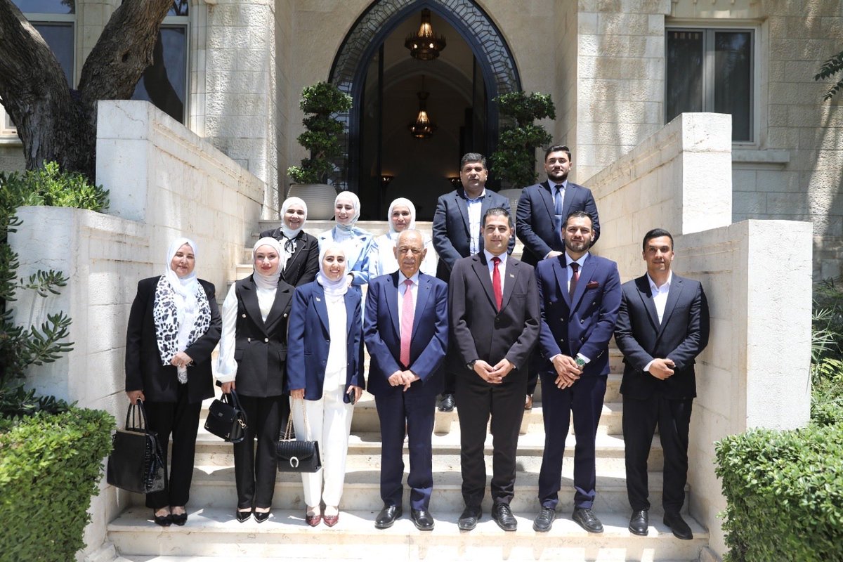alraqebnews's tweet photo. العيسوي يلتقي وفدا من فريق أصحاب المبادرات الصحية والبيئية https://t.co/nuW8o6zl4E https://t.co/vPa3z8Smic