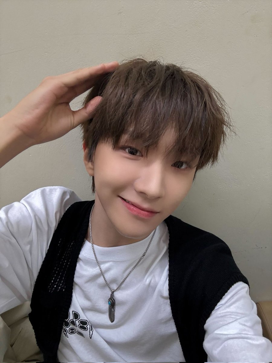 MatchedWoonhak's tweet photo. cimoy, harua, fuma, jo, jiyu: +500
NYONTEK CIMOY: -50
bener telat: +300
salaahhh: +150 https://t.co/cgBPaVo4dL