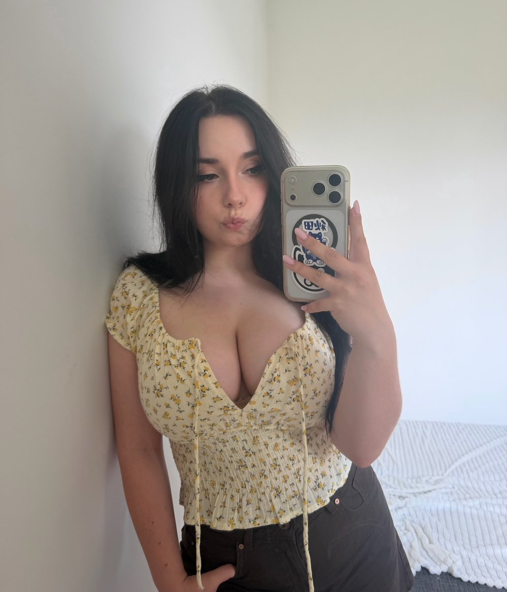 Aylinsuex's tweet photo. Sana DM’den rastgele fotolar gönderebilir miyim ? https://t.co/dYEkwc0mhE