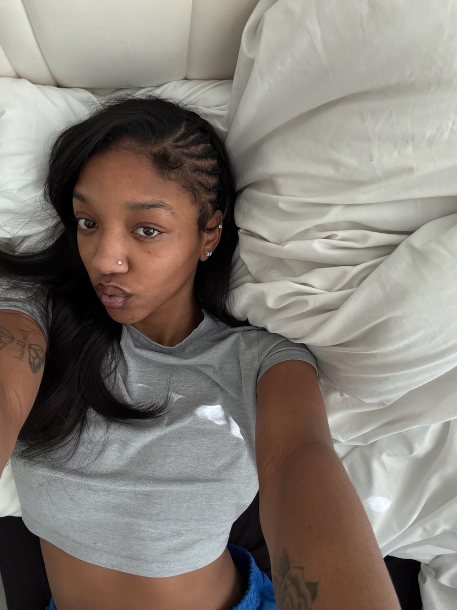 explicitbarbiex's tweet photo. goodmorning daddy https://t.co/atbPaoUGYg