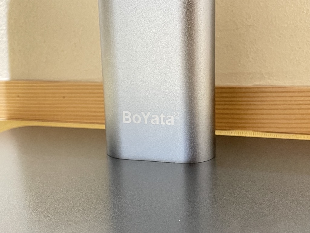 solblog_365's tweet photo. 高さ調節機能のないモニターを使っている人は、こちらのモニタースタンドを使ってみてください。モニターの高さを嵩上げする+11センチの調節ができるようになります。しかも、モニター下のスペースを有効活用できて、デスク環境も綺麗に。
#ガジェット #モニター #BoYata
https://t.co/WQ38GKaZXf https://t.co/mp9ZVDXSrP