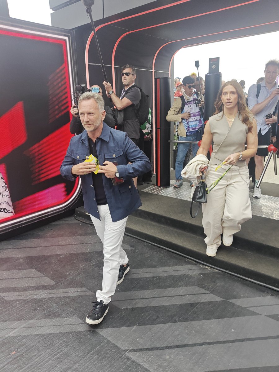 MolinariF1Club's tweet photo. Christian Horner otra vez en la F1? Esta en Silverstone y los rumores crecen de su posible ingreso a la escudería Aston Martin. 
#F1 #formula1 #BritishGP https://t.co/SJBTmm5oUT