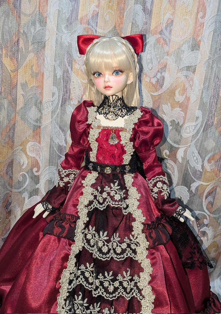 マキシム様　創作ドール　ワンちゃん 悪役令嬢Deliaちゃんずっと眺めてました。ウィッグの巻き毛の乱れを